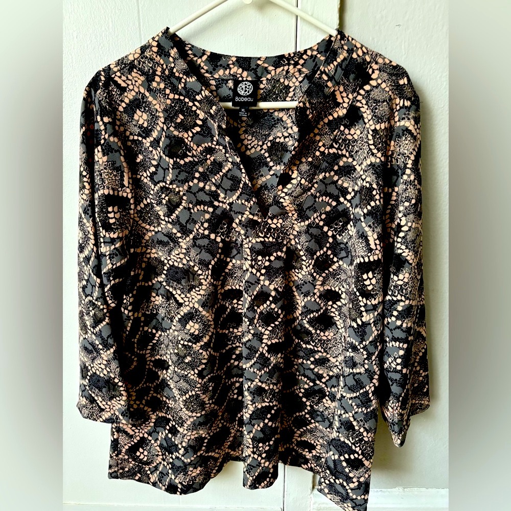 Bobeau Women XL Snake Print Black and Peach Blouse with 3/4 Sleeves-Gent…